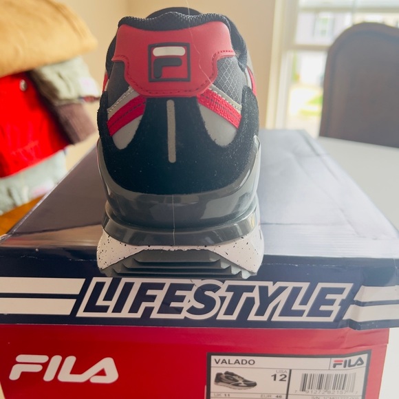 NIB Fila Men's Valado Black, Gray, and Red Active Lifestyle Sneakers 🔥🔥 - Picture 5 of 8